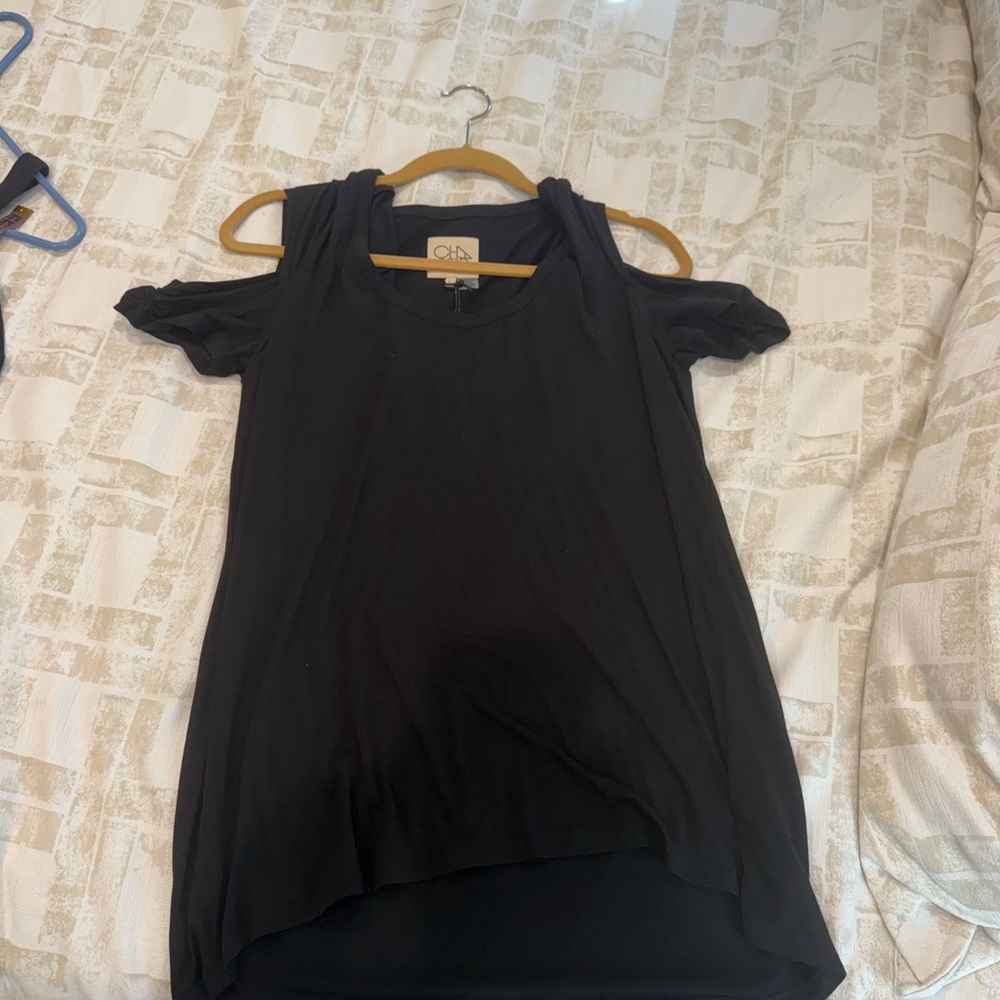 Chaser Top / tee L NWT black L with open shoulder host pick - Picture 4 of 13